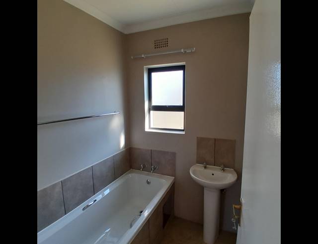 2 BEDROOM FREEHOLD FOR SALE IN NEW MODDER